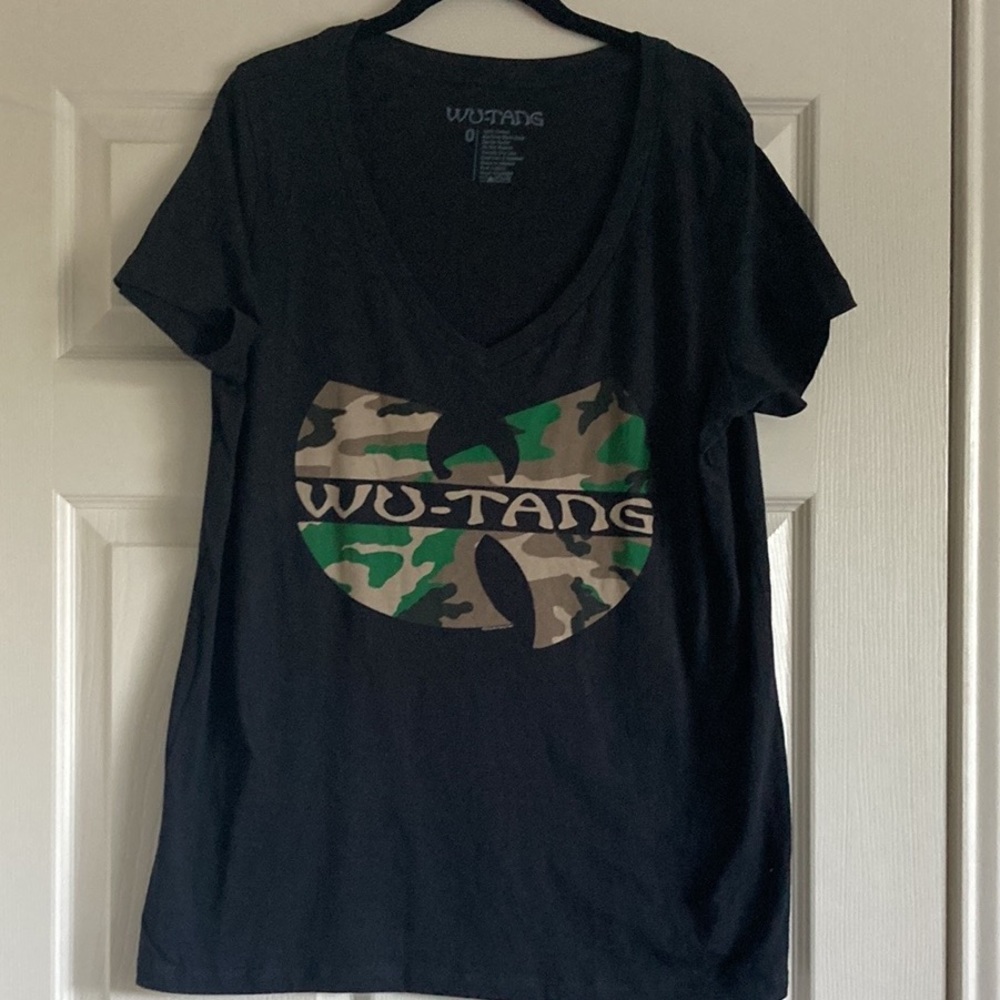 NWOT Torrid WU-TANG V neck Graphic T size 0 (12)